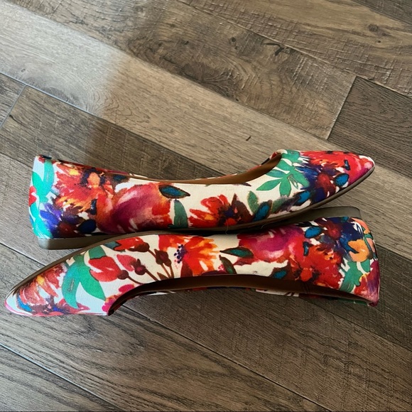 Christian Siriano Floral Flats - Picture 2 of 6